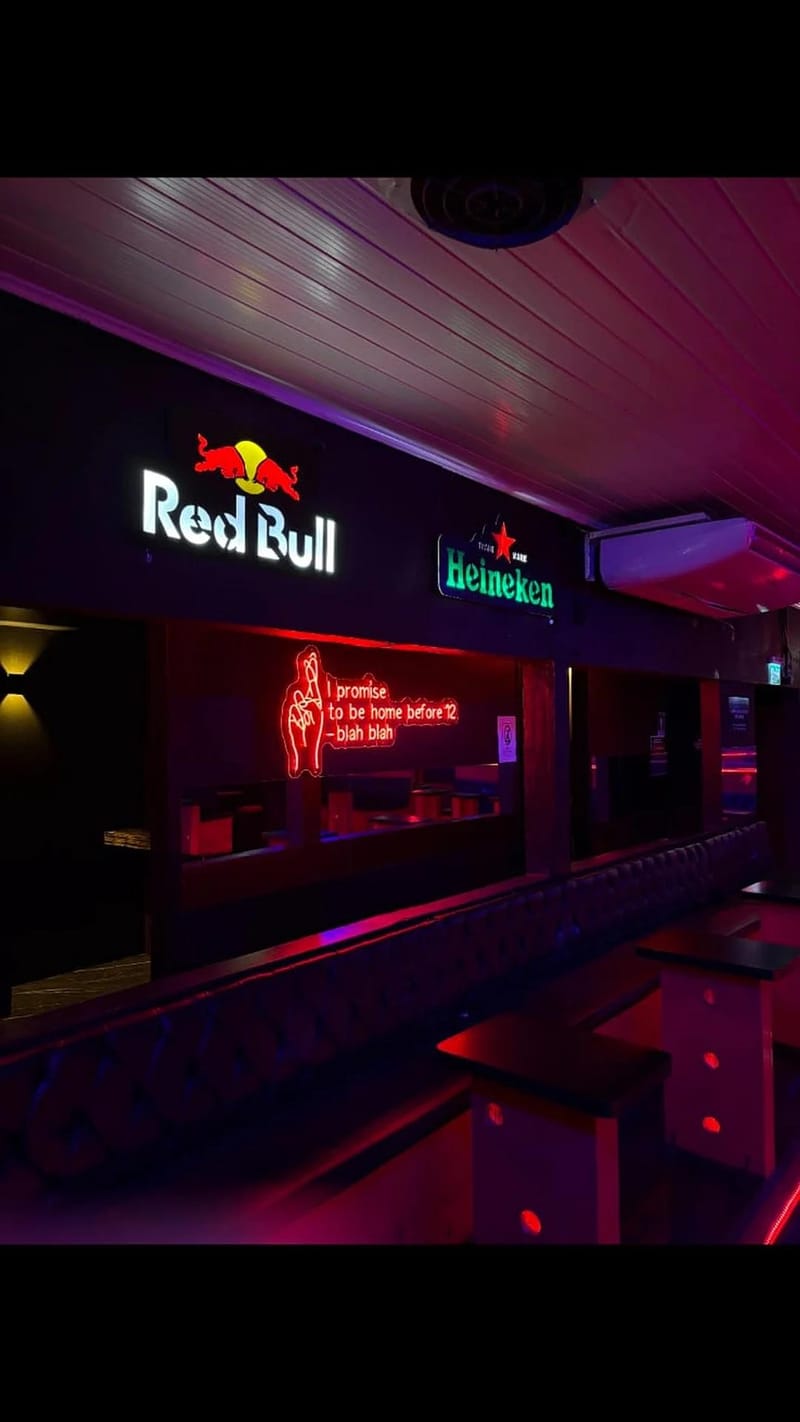Bar e Lounge Neon